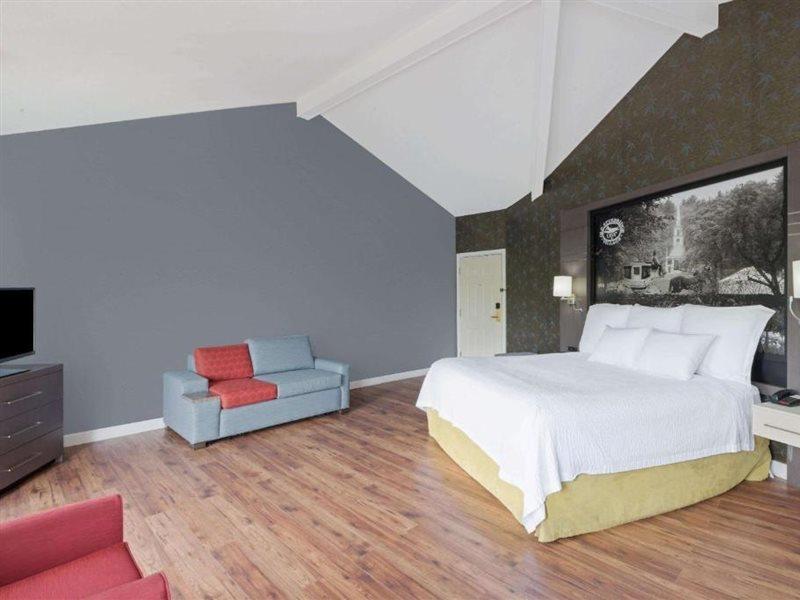 Super 8 By Wyndham Sturbridge Hotel Luaran gambar