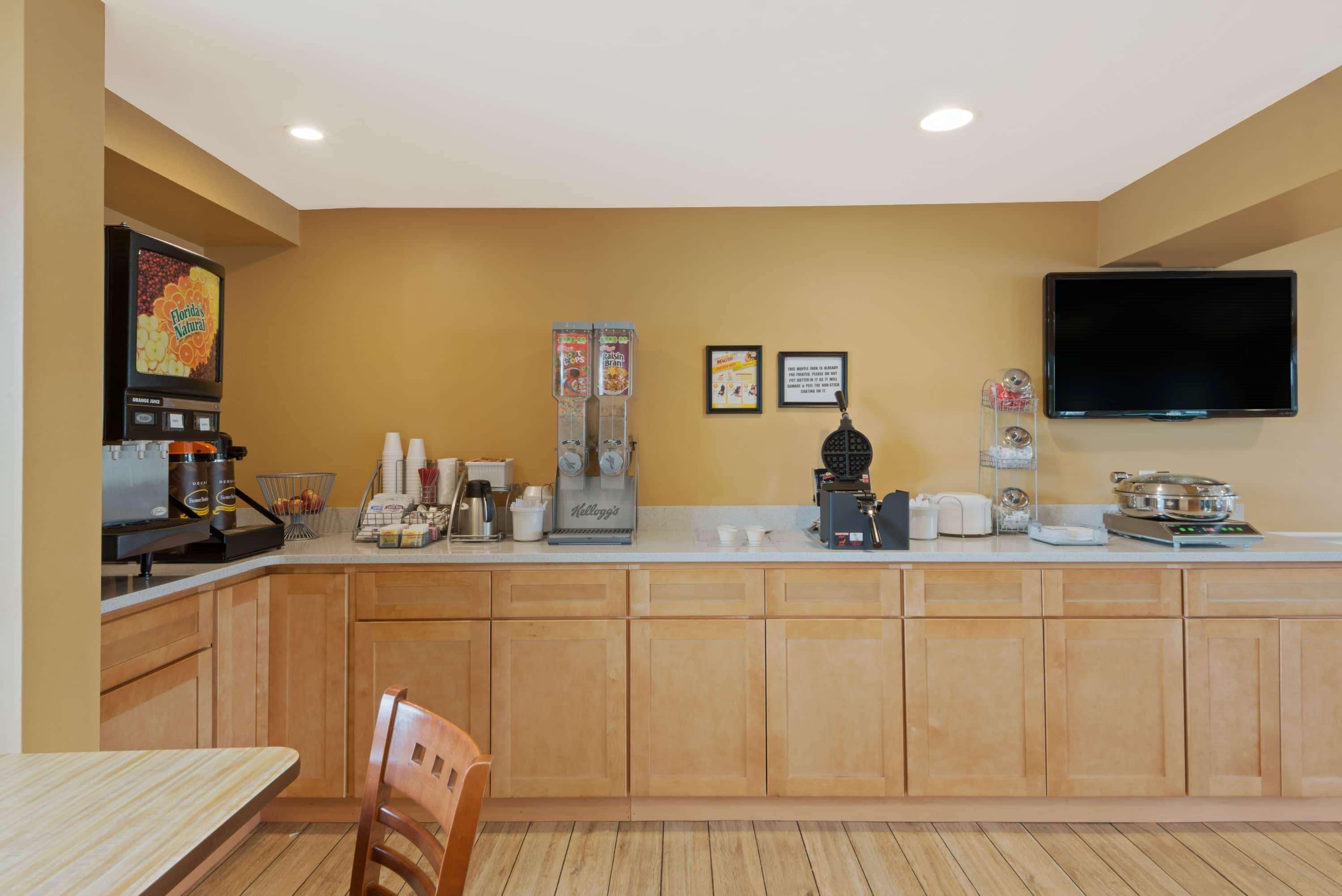 Super 8 By Wyndham Sturbridge Hotel Luaran gambar