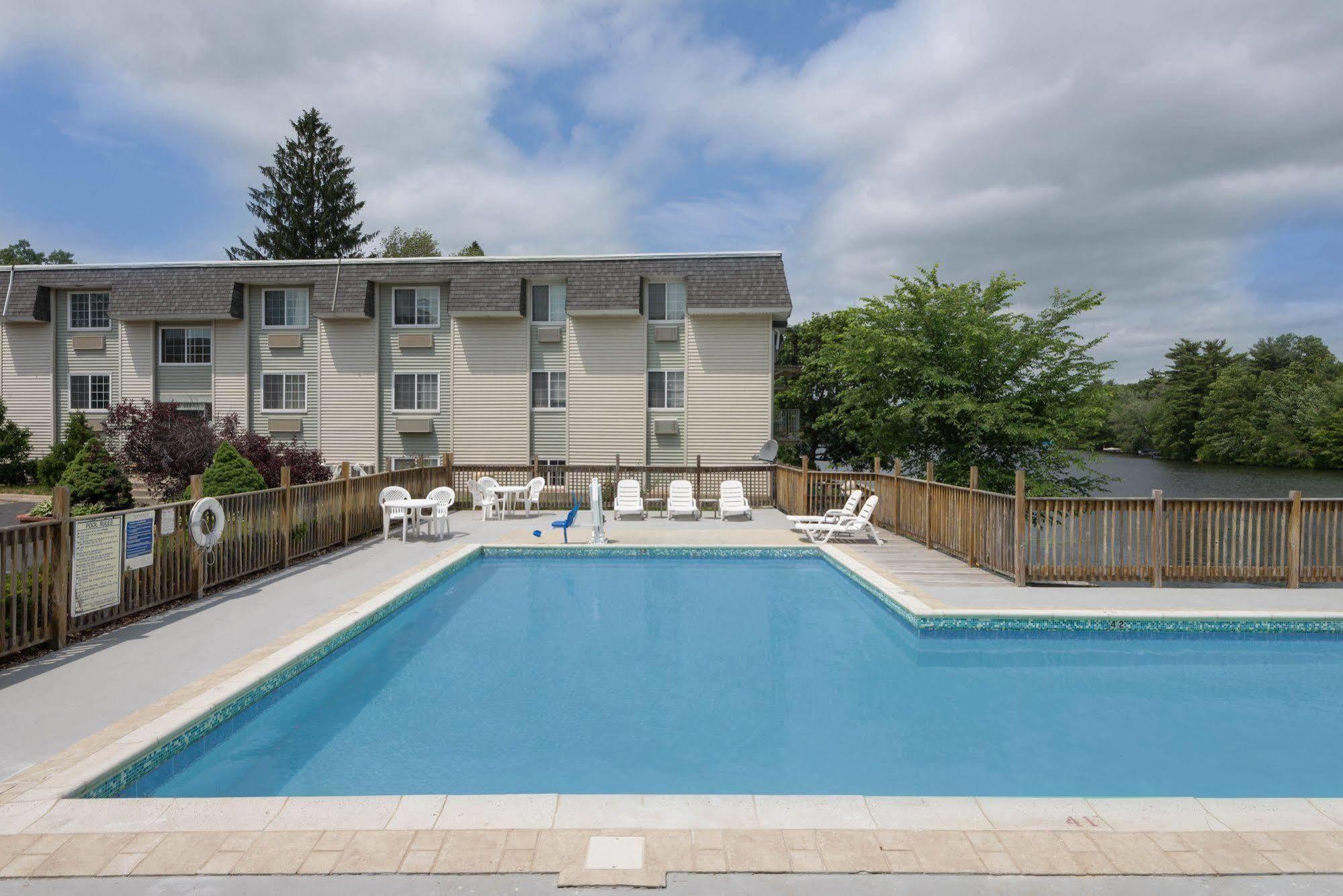 Super 8 By Wyndham Sturbridge Hotel Luaran gambar